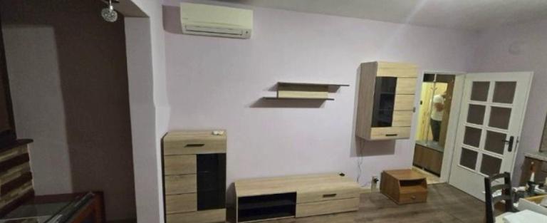 Двустаен в град София, Белите брези