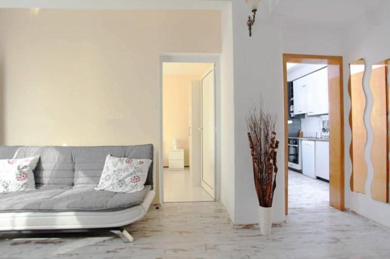 Тристаен в град София
